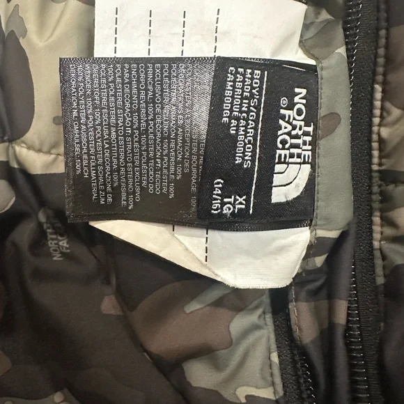 The North Face Kids size 14/16 reversible Mount Chimbo Jacket - Picture 3 of 6